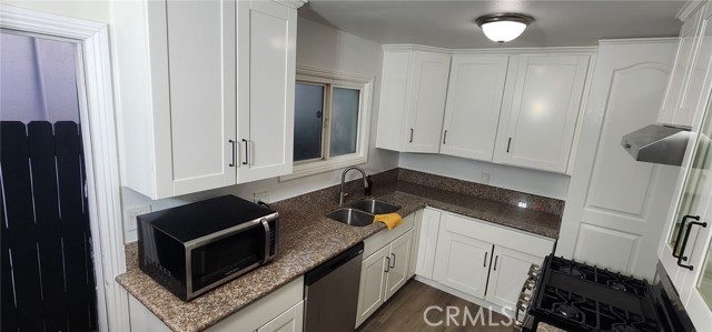 Detail Gallery Image 28 of 60 For 1221 N Ross, Santa Ana,  CA 92701 - 3 Beds | 3 Baths