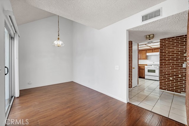 20155 Keswick Street, Winnetka CA: https://media.crmls.org/medias/36ccec77-b3c4-4293-84ec-7d640b7ab1ba.jpg