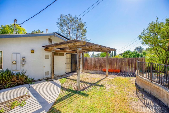 Detail Gallery Image 30 of 33 For 12021 Bambi Pl, Granada Hills,  CA 91344 - 3 Beds | 3 Baths