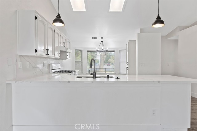 1967 N Ventura Avenue, Farmersville CA: https://media.crmls.org/medias/36cfc4f6-8b6e-4e7e-88fd-9ef3e01ddcf0.jpg