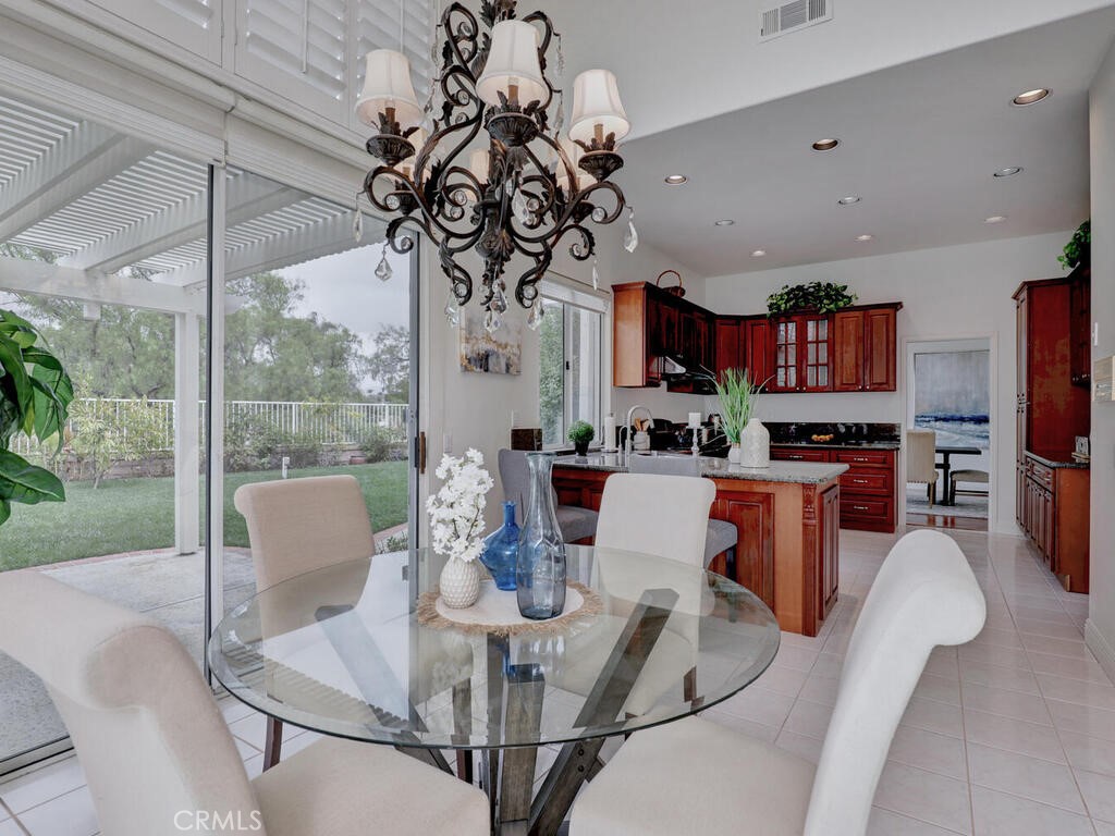 https://media.crmls.org/medias/36cfd09f-3379-4fd6-93e8-04e301e06515.jpg?preset=X-Large