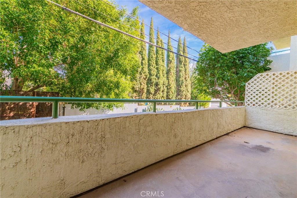 https://media.crmls.org/medias/36d02168-b925-4e8c-906d-406f210d894b.jpg?preset=X-Large