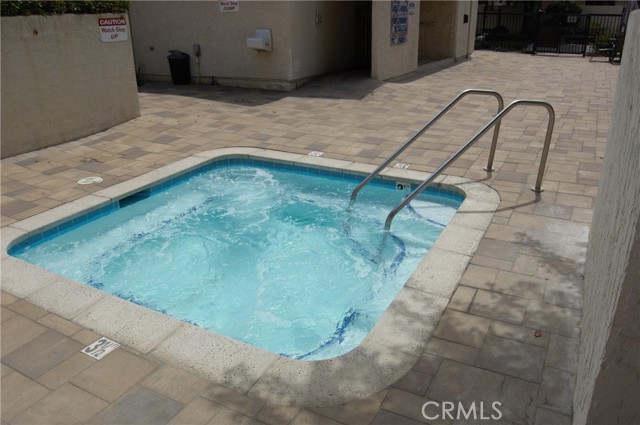 Detail Gallery Image 46 of 52 For 18146 Oxnard #48,  Tarzana,  CA 91356 - 3 Beds | 2/1 Baths