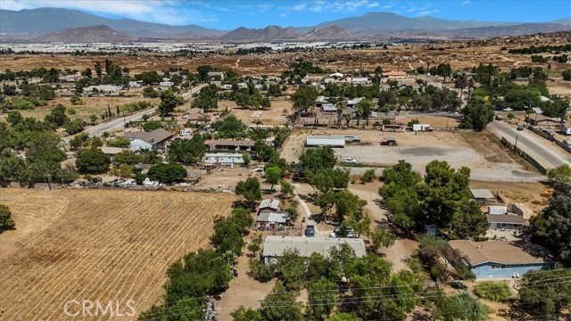 Detail Gallery Image 15 of 39 For 20220 Old Elsinore Rd, Perris,  CA 92570 - 4 Beds | 2 Baths