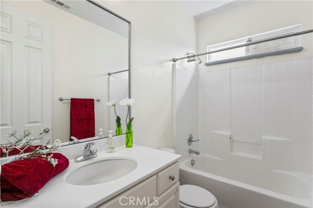13275 Lone Pine Court, Hesperia CA: https://media.crmls.org/medias/36d1b837-f32d-4039-a6dc-804e514af71d.jpg
