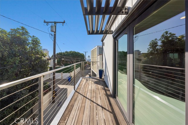 Detail Gallery Image 24 of 27 For 760 Manhattan Beach Blvd #B,  Manhattan Beach,  CA 90266 - 3 Beds | 3 Baths