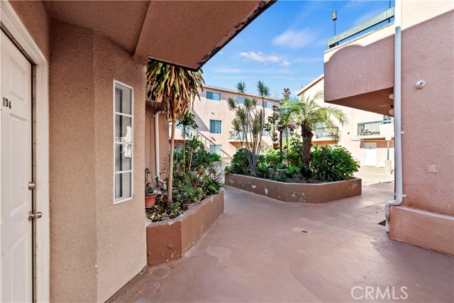 Detail Gallery Image 9 of 46 For 147 W Acacia Avenue Unit#104, Glendale,  CA 91204 - 2 Beds | 2/1 Baths