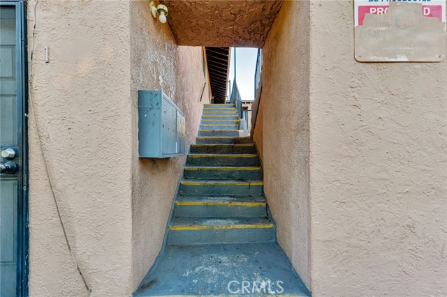 Detail Gallery Image 9 of 17 For 6827 Radford Ave, North Hollywood,  CA 91605 - – Beds | – Baths