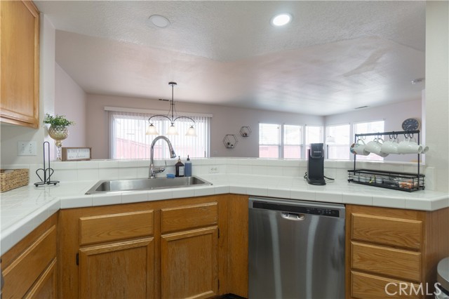 Detail Gallery Image 14 of 52 For 2594 S Buena Vista Ave, Corona,  CA 92882 - 3 Beds | 2/1 Baths