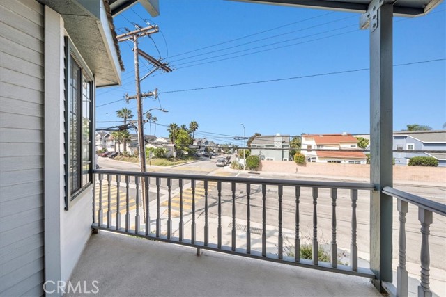 Detail Gallery Image 6 of 36 For 1101 21st Street, Hermosa Beach,  CA 90254 - 3 Beds | 2/1 Baths