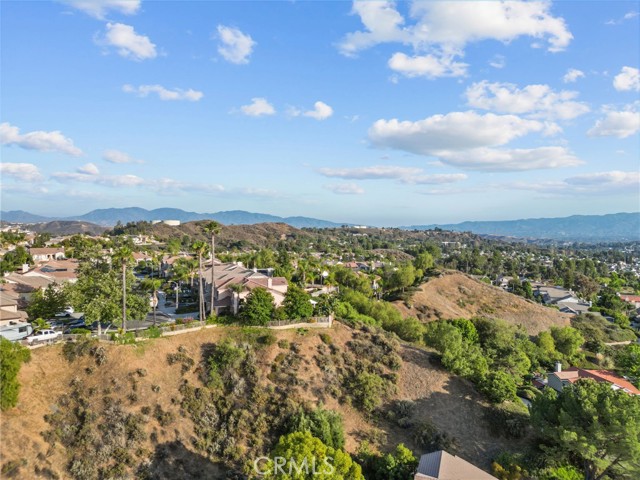 22440 Skylake Place, Saugus CA: https://media.crmls.org/medias/36d515ce-9e68-49b6-a476-454f5a967d1d.jpg