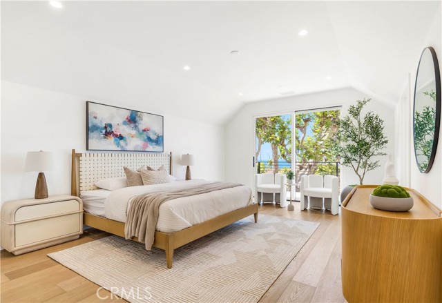 Detail Gallery Image 8 of 46 For 1759 Glenneyre St, Laguna Beach,  CA 92651 - 5 Beds | 5/1 Baths