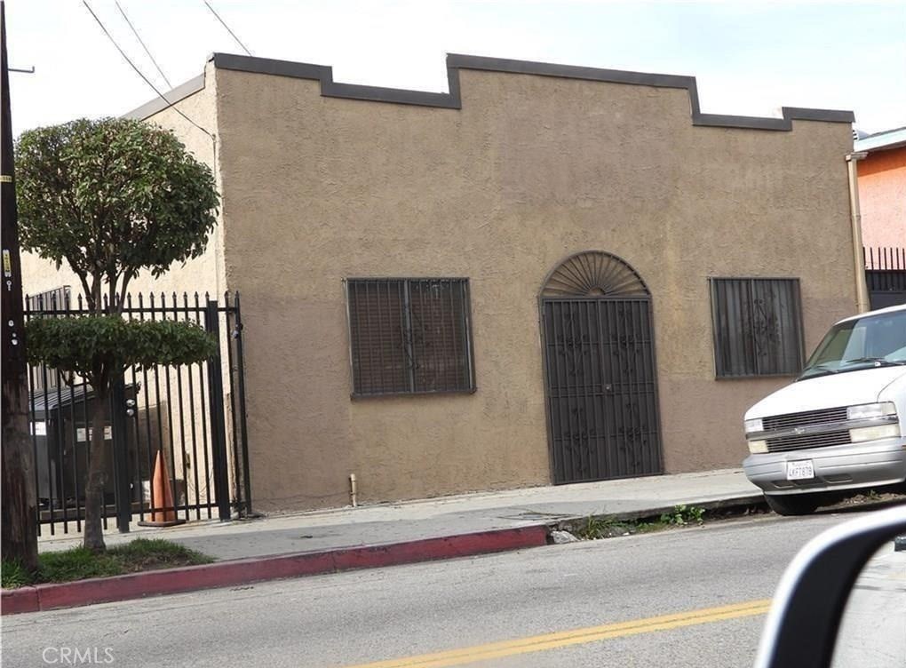 6611 S San Pedro Street, Los Angeles, CA 90003