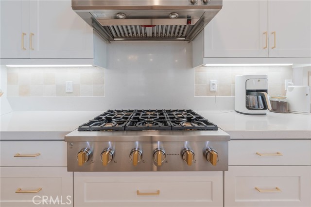 Detail Gallery Image 15 of 49 For 9672 Dawning Dr, Huntington Beach,  CA 92646 - 5 Beds | 4/1 Baths