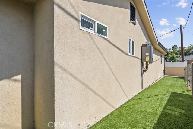 8049 Lullaby Lane, Panorama City CA: https://media.crmls.org/medias/36d616c5-f4bf-4b03-b380-fb9fc0949b31.jpg