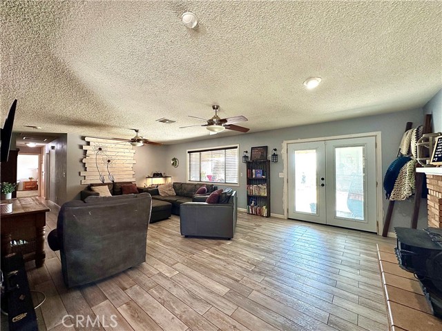 Detail Gallery Image 15 of 34 For 7417 La Vina Trl, Yucca Valley,  CA 92284 - 3 Beds | 2 Baths