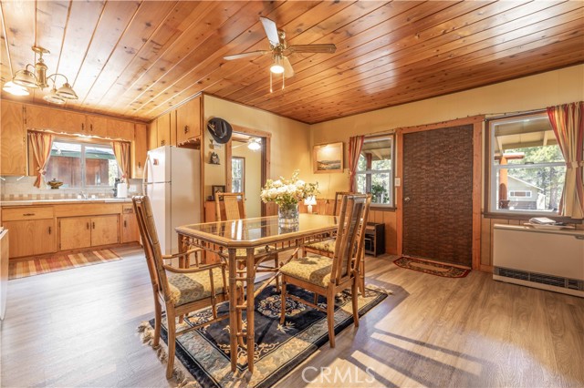 Detail Gallery Image 9 of 40 For 39791 Forest, Big Bear Lake,  CA 92315 - 3 Beds | 2 Baths