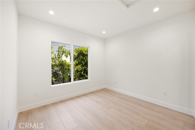 914 N Catalina Street, Burbank CA: https://media.crmls.org/medias/36d6ff05-5970-4c52-a348-69e6d8e8a776.jpg