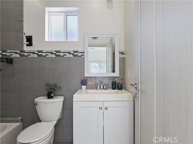 Detail Gallery Image 20 of 33 For 15803 Chatsworth St, Granada Hills,  CA 91344 - 3 Beds | 2 Baths