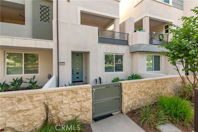 Detail Gallery Image 2 of 34 For 155 Frame, Irvine,  CA 92618 - 3 Beds | 3/1 Baths