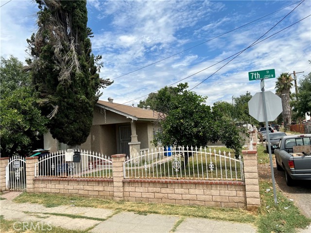 1206 W 7th, San Bernardino CA: https://media.crmls.org/medias/36d8e73c-ec29-4e15-bee6-774c39360a9b.jpg
