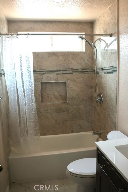 26002 Dundee Drive, Lake Forest CA: https://media.crmls.org/medias/36da2977-0d0c-49b8-bea6-00eb5b89e411.jpg