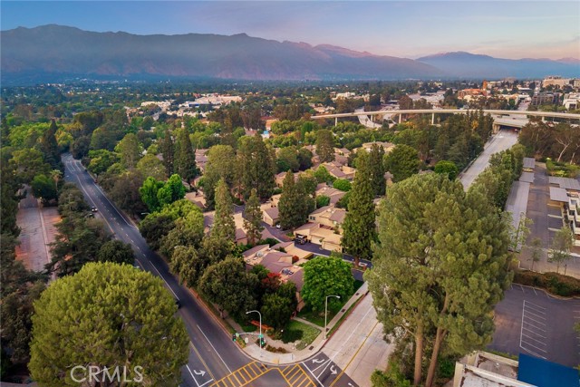 242 N Orange Grove Boulevard, Pasadena CA: https://media.crmls.org/medias/36da3767-3ac3-41c8-a035-6eb5c259842a.jpg