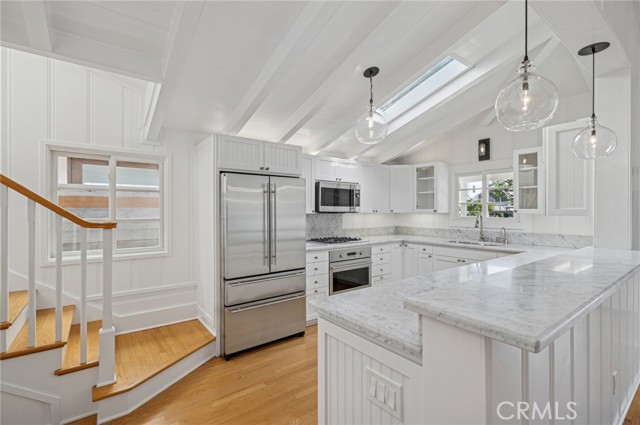 Detail Gallery Image 10 of 30 For 321 Poinsettia Ave, Corona Del Mar,  CA 92625 - 3 Beds | 2 Baths