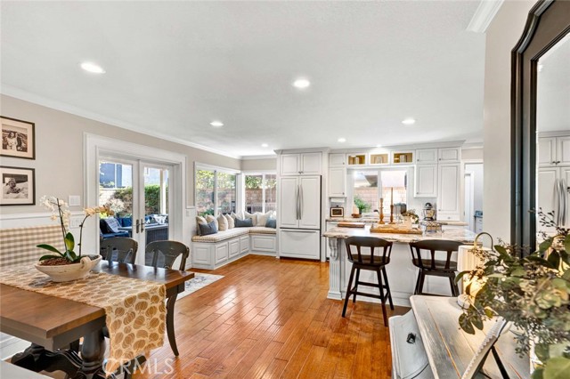 Image 2 of 60 For 20012 Mural Circle