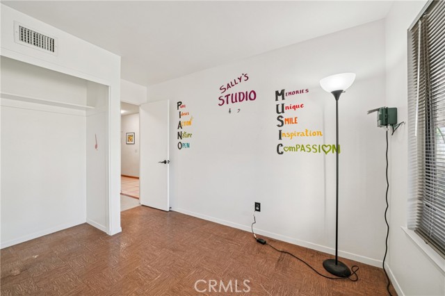 Detail Gallery Image 17 of 37 For 571 Oriole, Corona,  CA 92879 - 4 Beds | 2 Baths