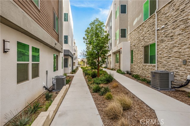 Detail Gallery Image 22 of 26 For 27227 Diamond Peak Ln #302,  Valencia,  CA 91381 - 4 Beds | 3/1 Baths