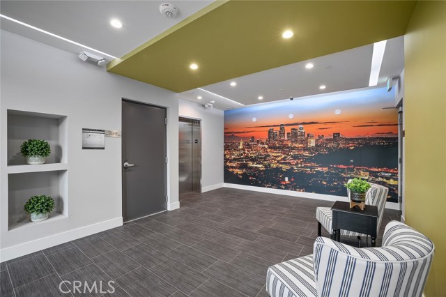 Detail Gallery Image 3 of 19 For 5820 La Mirada Ave #304,  Hollywood,  CA 90038 - 3 Beds | 2 Baths