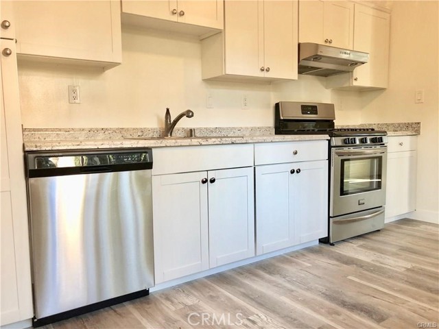 Detail Gallery Image 6 of 10 For 26006 Pennsylvania Ave #4,  Lomita,  CA 90717 - 2 Beds | 1/1 Baths