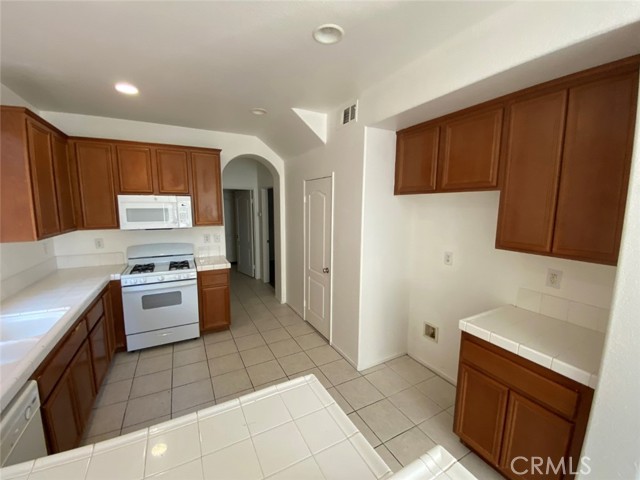 14495 Moon Valley Street, Victorville CA: https://media.crmls.org/medias/36de651e-a705-4501-a01c-8bfa1bcd6e10.jpg
