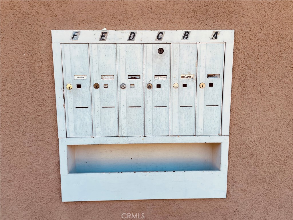https://media.crmls.org/medias/36e06a81-71d0-4a53-956f-424b479f4116.jpg?preset=X-Large