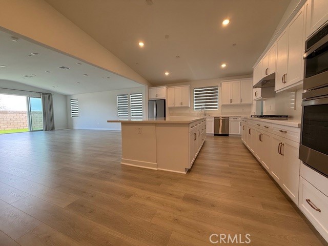 https://media.crmls.org/medias/36e1f9ac-ce2c-419d-969f-9ffec5343e36.jpg?preset=X-Large