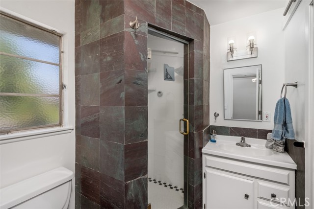 Detail Gallery Image 16 of 29 For 6461 Penfield Ave, Woodland Hills,  CA 91367 - 4 Beds | 2 Baths