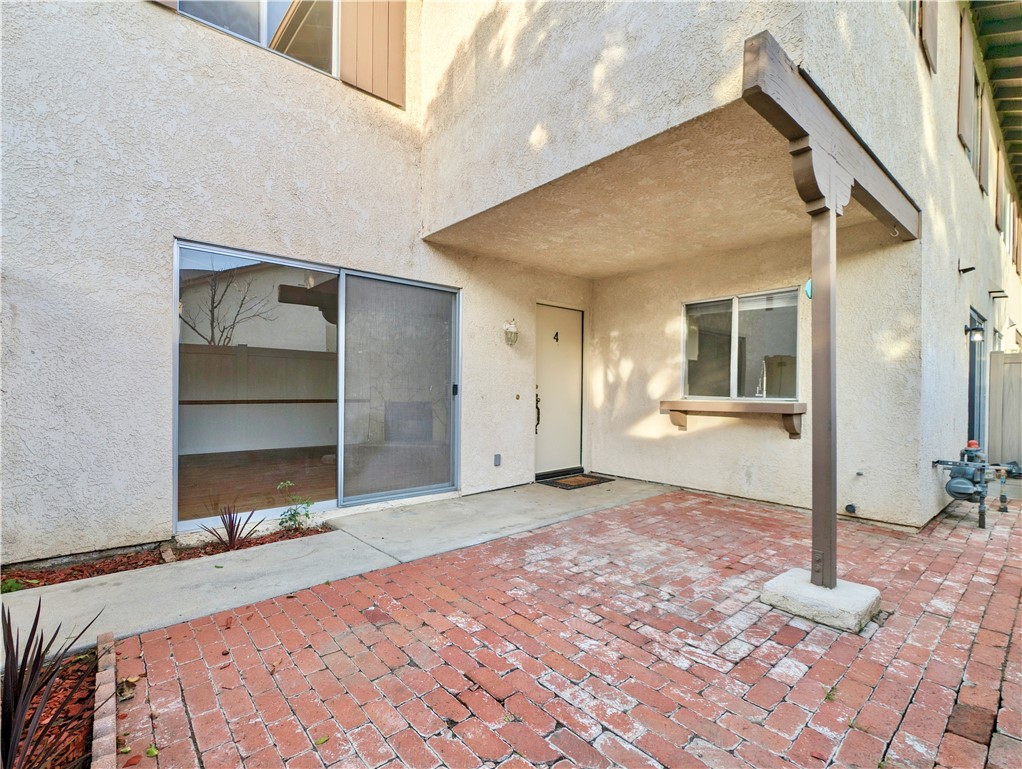 Detail Gallery Image 1 of 1 For 10341 Canoga Ave #4,  Chatsworth,  CA 91311 - 3 Beds | 2/1 Baths