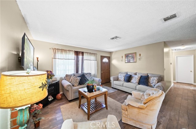 Detail Gallery Image 8 of 29 For 2313 Mesquite, Corona,  CA 92882 - 3 Beds | 2 Baths