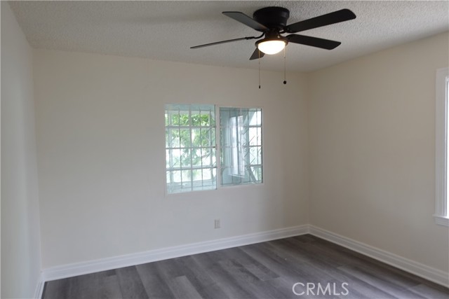 Detail Gallery Image 5 of 8 For 657 E 92nd St, Los Angeles,  CA 90002 - 2 Beds | 1 Baths