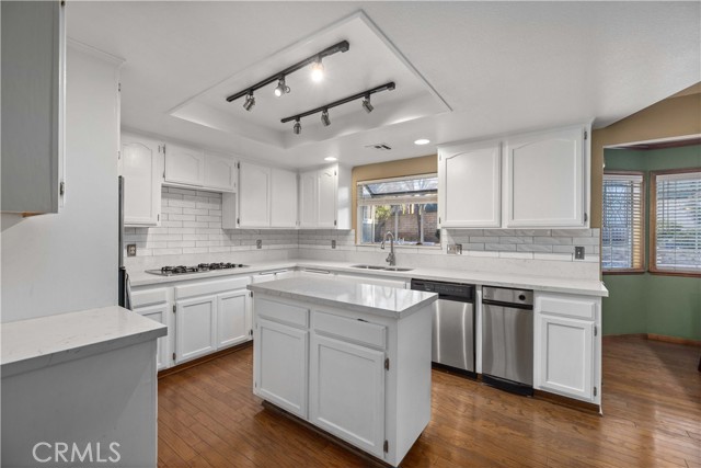 Detail Gallery Image 13 of 56 For 5704 Bulford Pl, Lancaster,  CA 93536 - 3 Beds | 2/1 Baths