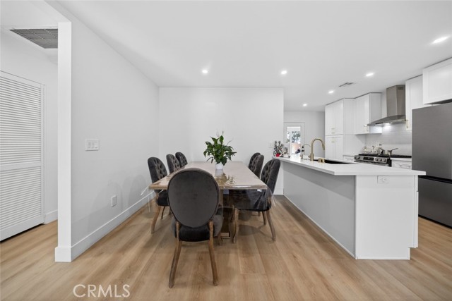 Detail Gallery Image 9 of 33 For 17007 Bassett St, Van Nuys,  CA 91406 - 4 Beds | 2 Baths