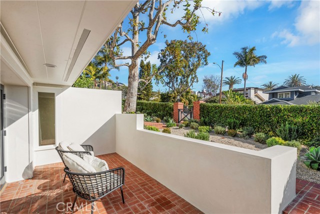 432 Holly Street, Laguna Beach CA: https://media.crmls.org/medias/36e710b5-0fda-4232-9a90-6861fa5d388f.jpg
