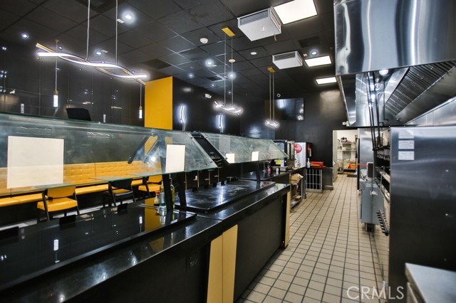 5537 W Sunset Boulevard, Los Angeles CA: https://media.crmls.org/medias/36e75c4c-d0ee-4f84-a1ec-8d8d6ed0dc8f.jpg