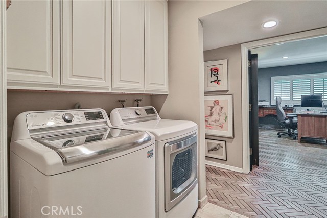 Detail Gallery Image 31 of 74 For 17141 Superior St, Northridge,  CA 91325 - 6 Beds | 4 Baths