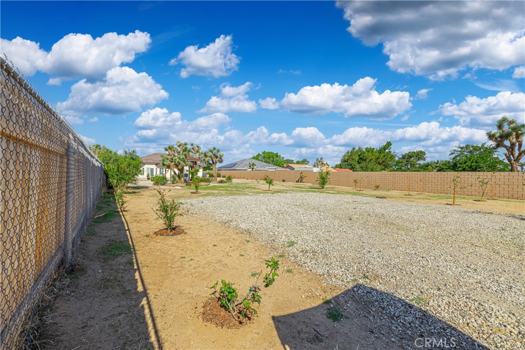 https://media.crmls.org/medias/36e96e6f-78c6-4ef0-a063-29f3abd11008.jpg?preset=X-Large