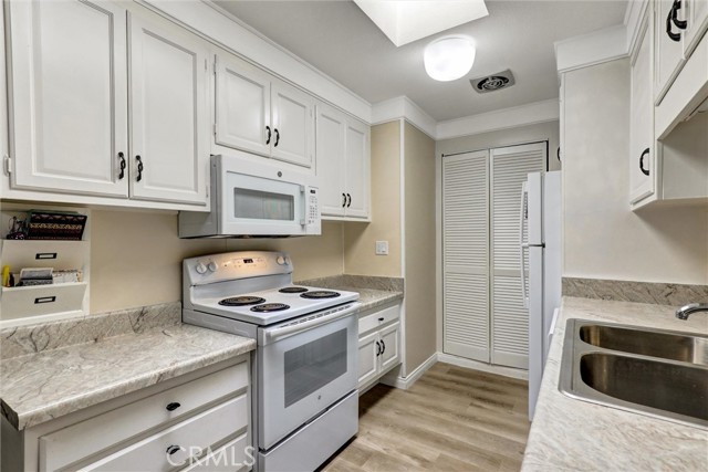 2123 Ronda Granada, Laguna Woods CA: https://media.crmls.org/medias/36ebbc28-dfc7-4b6d-9df4-bbc772ea8800.jpg