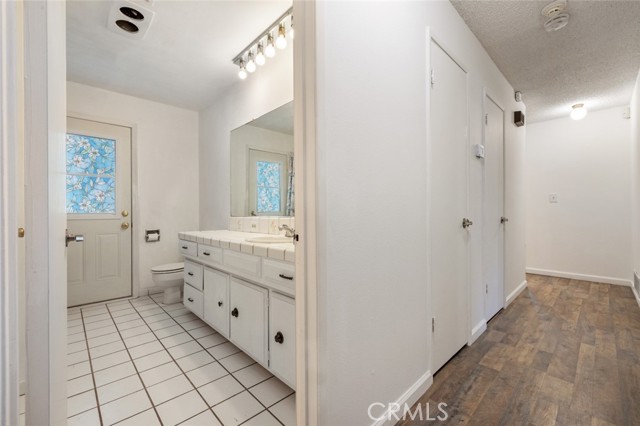 1920 E Orangeburg Avenue, Modesto CA: https://media.crmls.org/medias/36ecf89e-11e5-4771-8589-bc34ee58404b.jpg