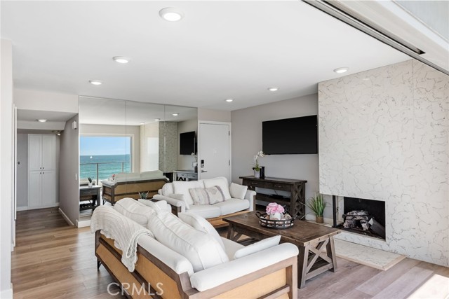 2208 The Strand, Manhattan Beach CA: https://media.crmls.org/medias/36ed6729-cd06-4716-8129-c485cab19147.jpg
