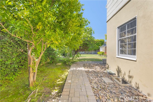 929 E Marshall Place, Long Beach CA: https://media.crmls.org/medias/36ee58f8-98ed-4f4a-a845-2a2f2fc34f31.jpg